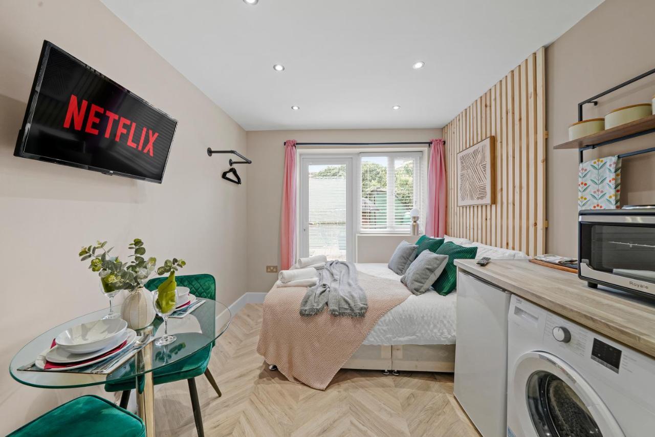 Stunning Heathrow Studios - Parking - Garden Londres Exterior foto