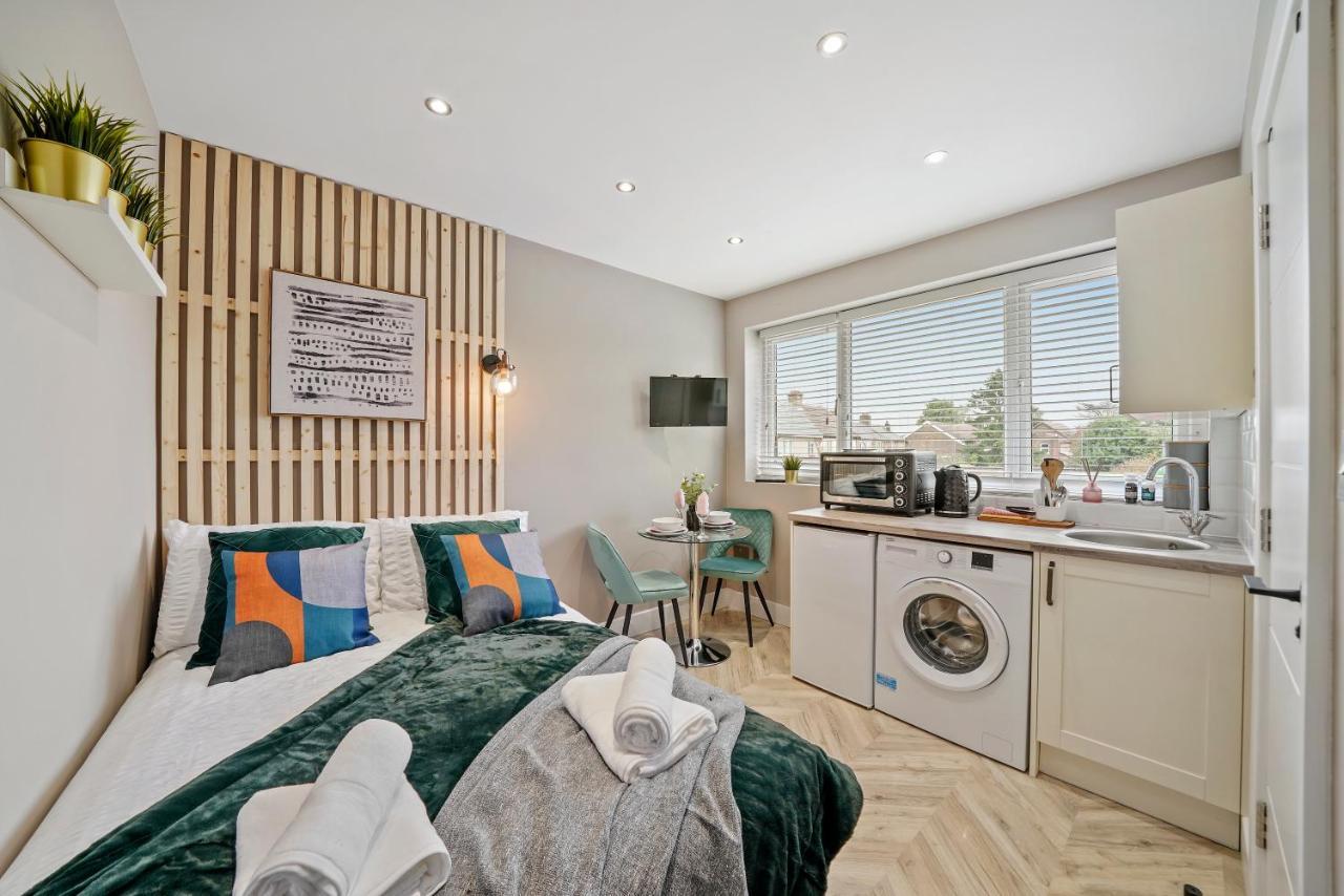 Stunning Heathrow Studios - Parking - Garden Londres Exterior foto