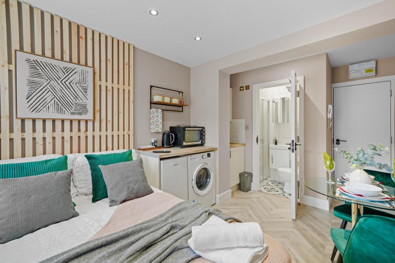 Stunning Heathrow Studios - Parking - Garden Londres Exterior foto