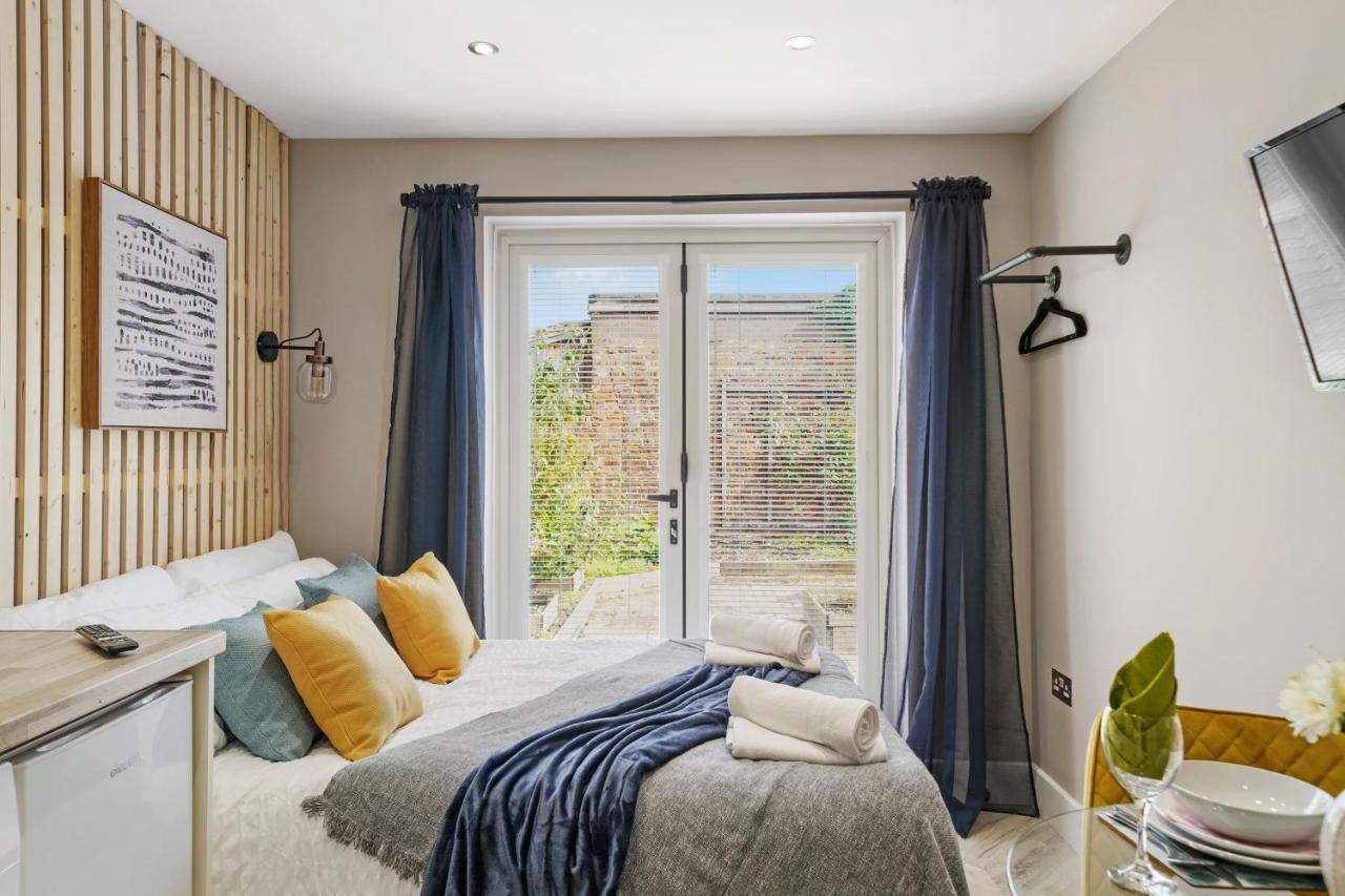 Stunning Heathrow Studios - Parking - Garden Londres Exterior foto