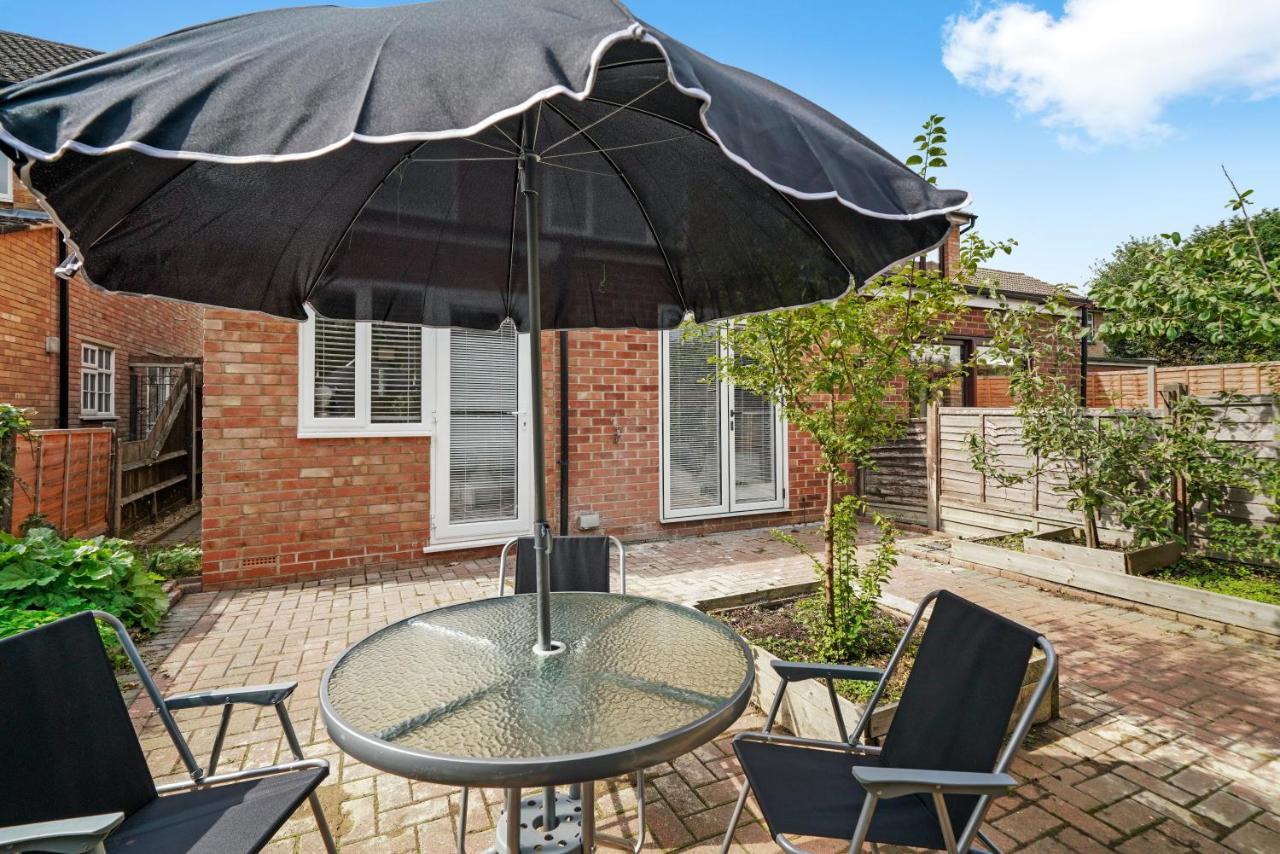 Stunning Heathrow Studios - Parking - Garden Londres Exterior foto