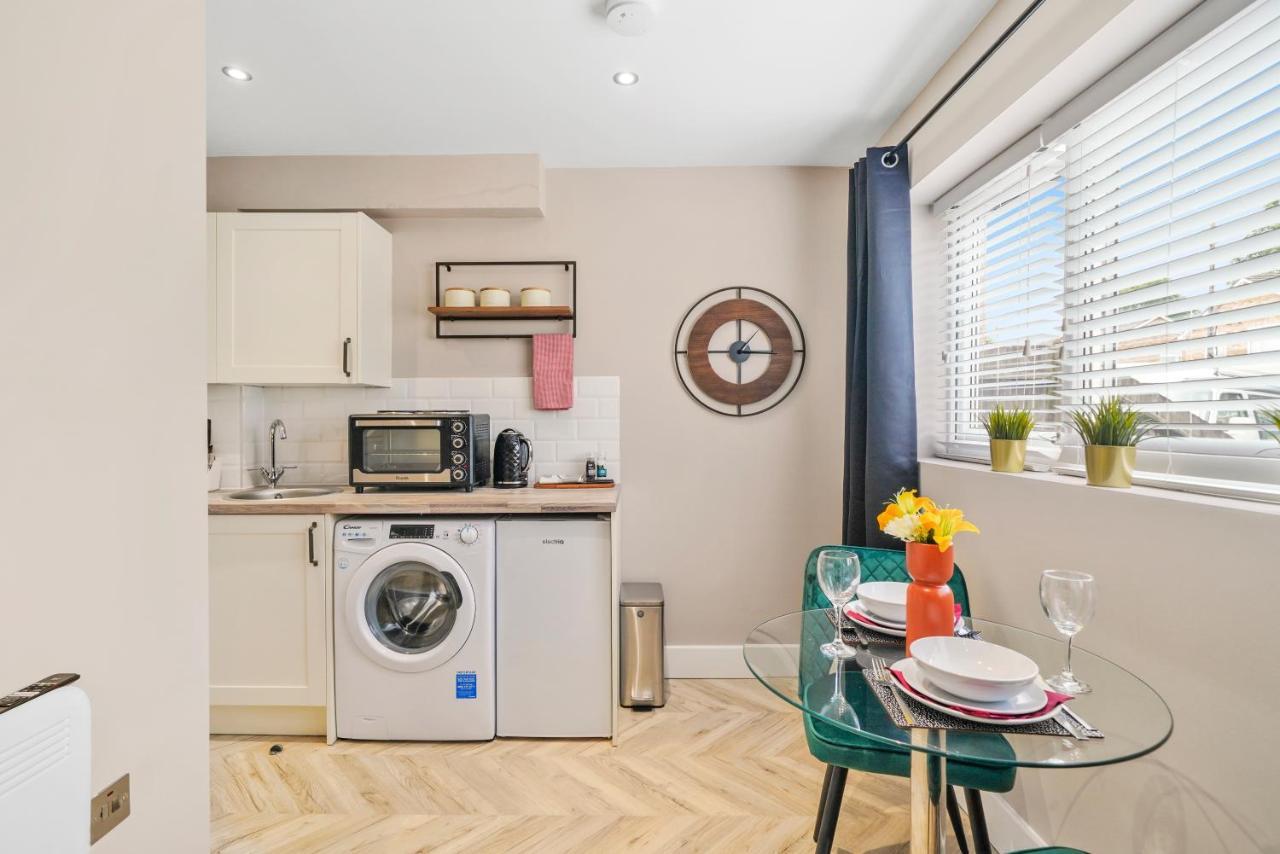 Stunning Heathrow Studios - Parking - Garden Londres Exterior foto