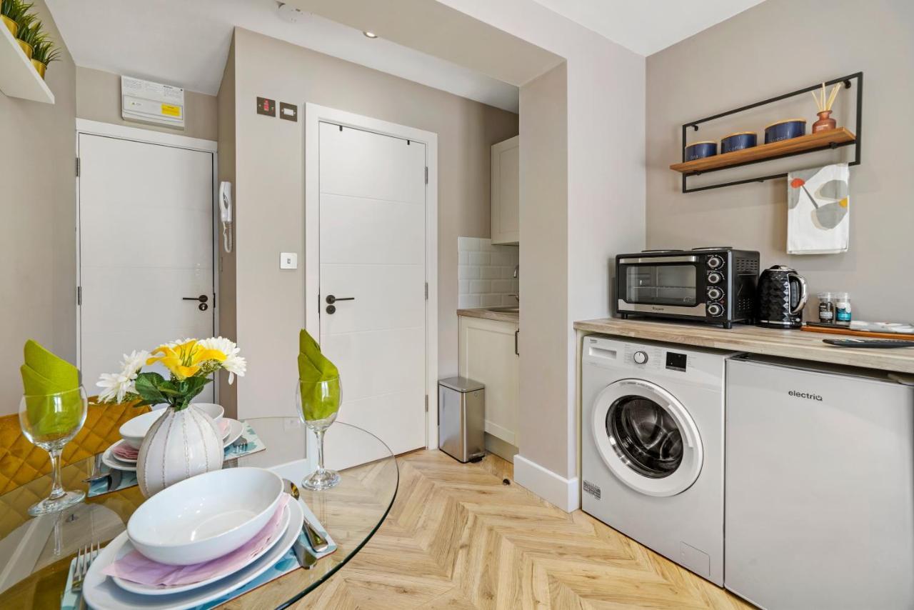 Stunning Heathrow Studios - Parking - Garden Londres Exterior foto
