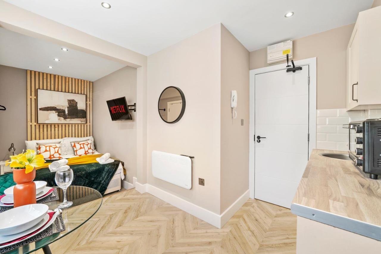 Stunning Heathrow Studios - Parking - Garden Londres Exterior foto