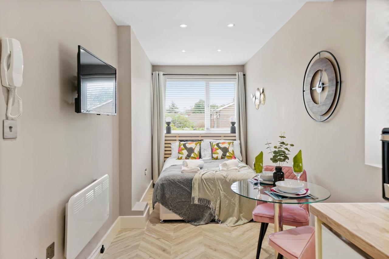 Stunning Heathrow Studios - Parking - Garden Londres Exterior foto