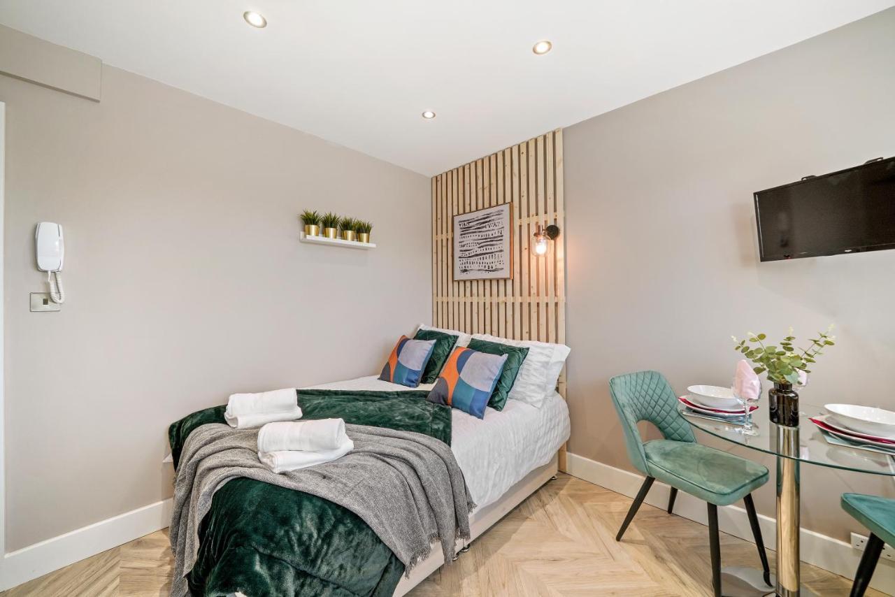 Stunning Heathrow Studios - Parking - Garden Londres Exterior foto