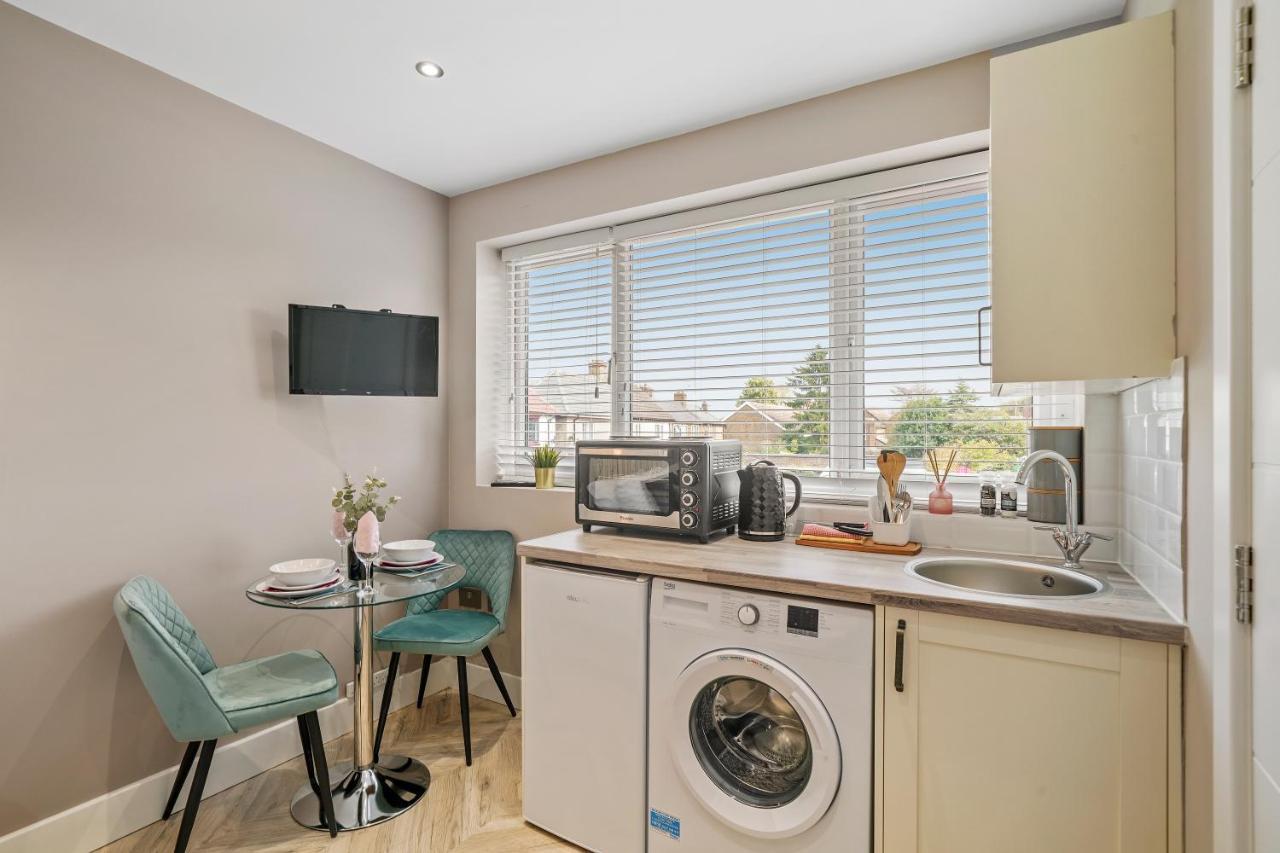 Stunning Heathrow Studios - Parking - Garden Londres Exterior foto