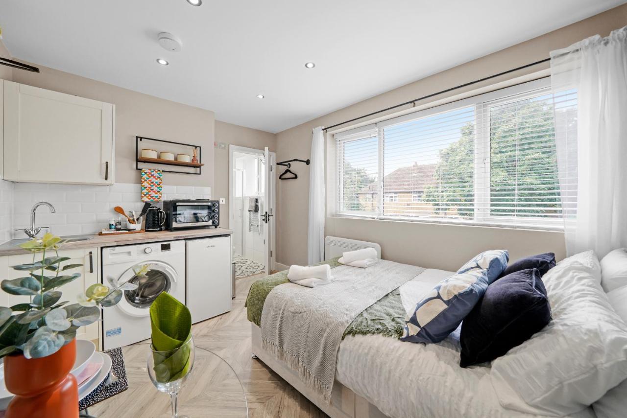 Stunning Heathrow Studios - Parking - Garden Londres Exterior foto