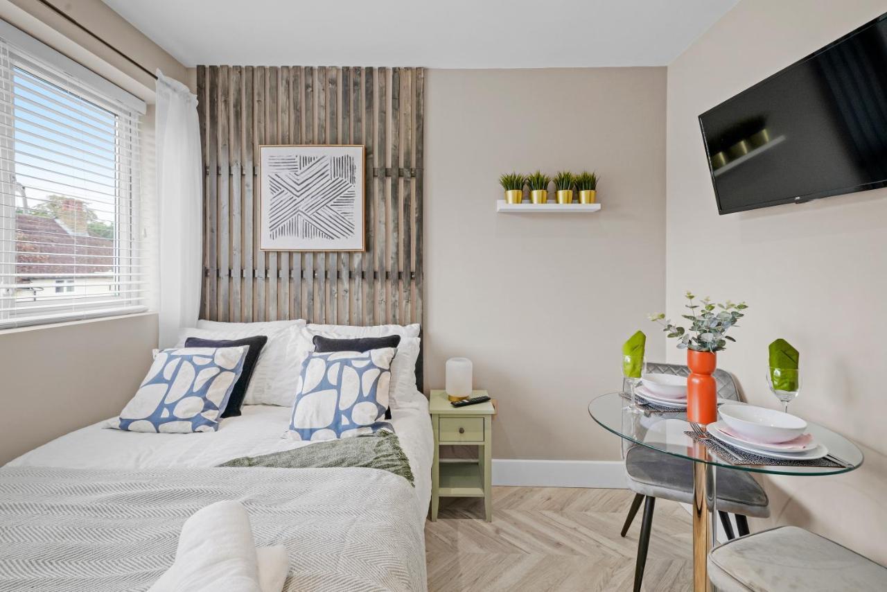 Stunning Heathrow Studios - Parking - Garden Londres Exterior foto