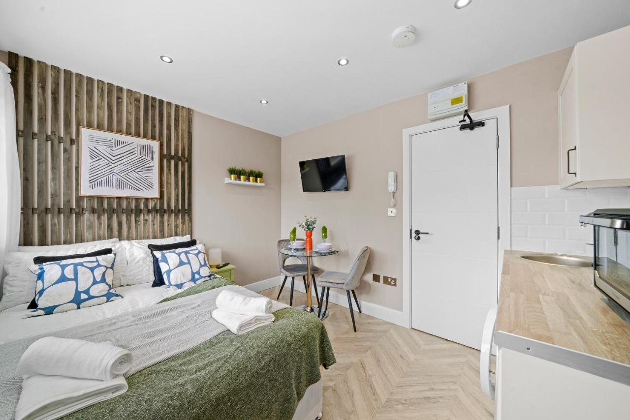 Stunning Heathrow Studios - Parking - Garden Londres Exterior foto