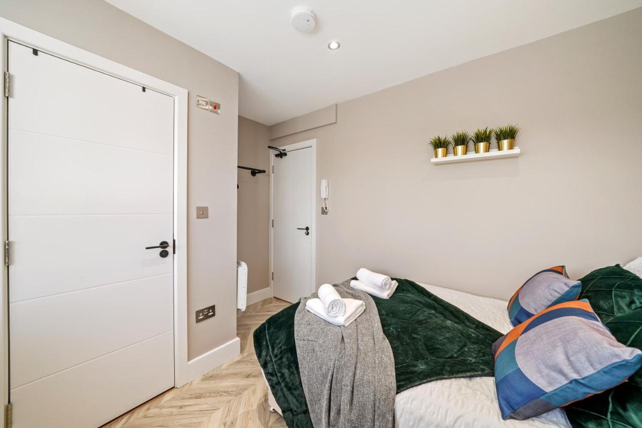 Stunning Heathrow Studios - Parking - Garden Londres Exterior foto